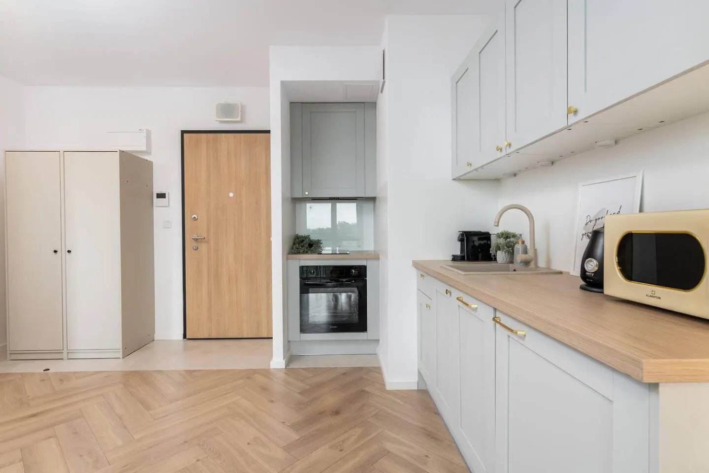 Rosewood Apartment Wiktoryn Varsavia 0*,  Polonia