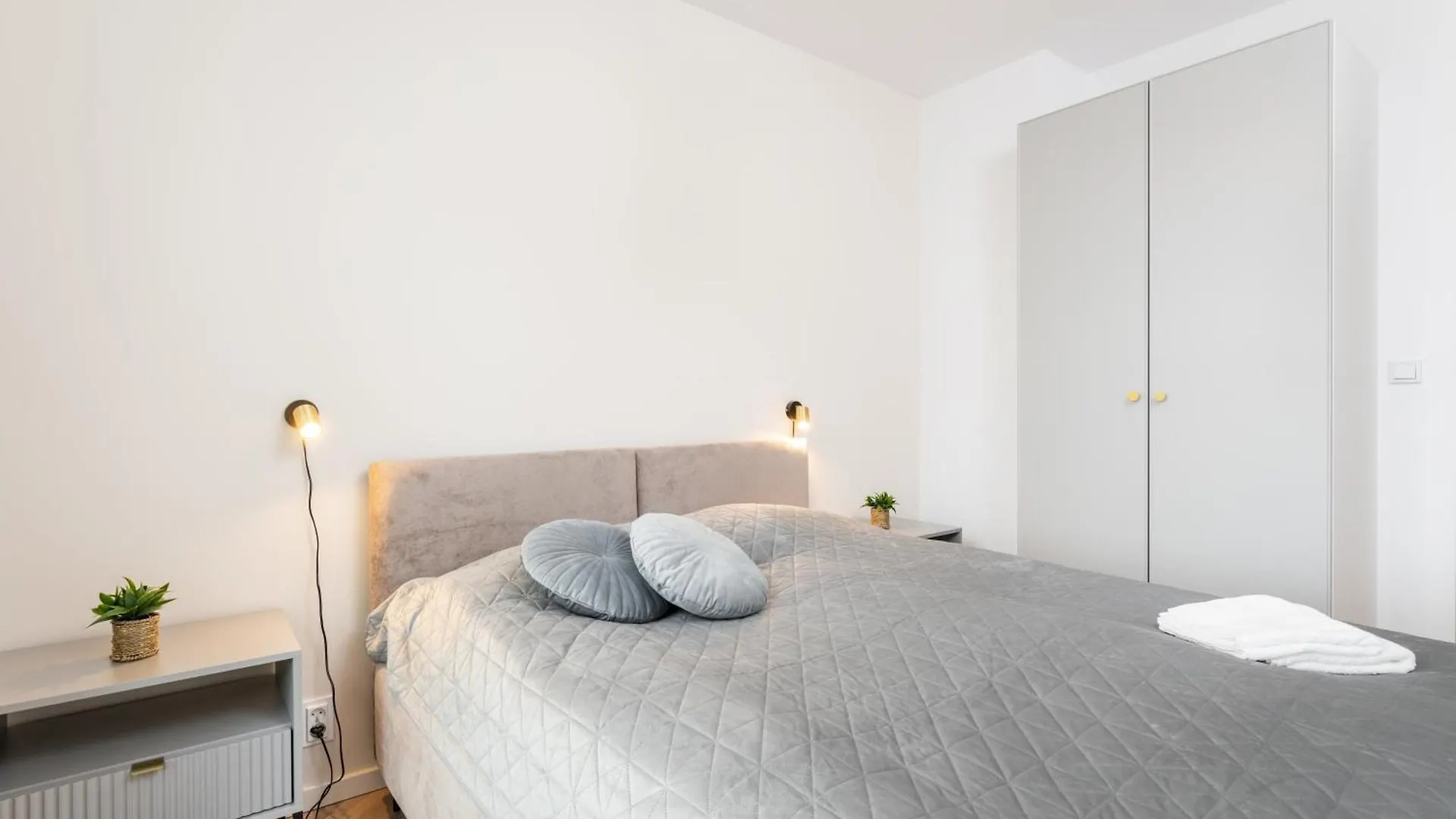 Rosewood Apartment Wiktoryn Warsaw
